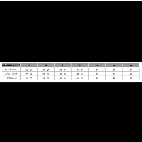 🆕 Boutique black curved hem short sleeve blouse - Picture 2 of 2